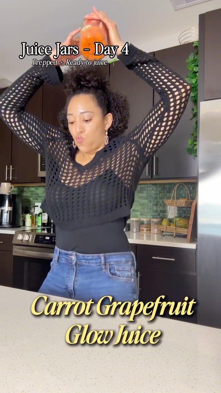 🤣🔥 Juice Jar - Day 4 | On my Apple Store girl flow today… y’all remember that video?! I honestly did not feel like doing this video or juicing at the moment, so I had to gas myself up in these good ol jeans okay! Cheers to working on discipline 💪🏽.

I was excited for this prepped juice because ya girl is celery juiced out for the day lol. This was a vibrant glow juice recipe that has carrots, grapefruit, lemon, mint and ginger! It’s quite tart, but I like it 🥰.

‼️ If you are on medication, please be mindful of grapefruit consumption as it may interact negatively.

🌱 I made this fresh juice in my Nama J2 juicer of course | check out the link in my bio - use discount code CAIRA10 

Follow @thatcolevegan for more juicing recipes and tips 💚.
.
.
.
#juicingrecipes #glowjuice #drinkyourskincare #blackvegansofig #dancinginthekitchen