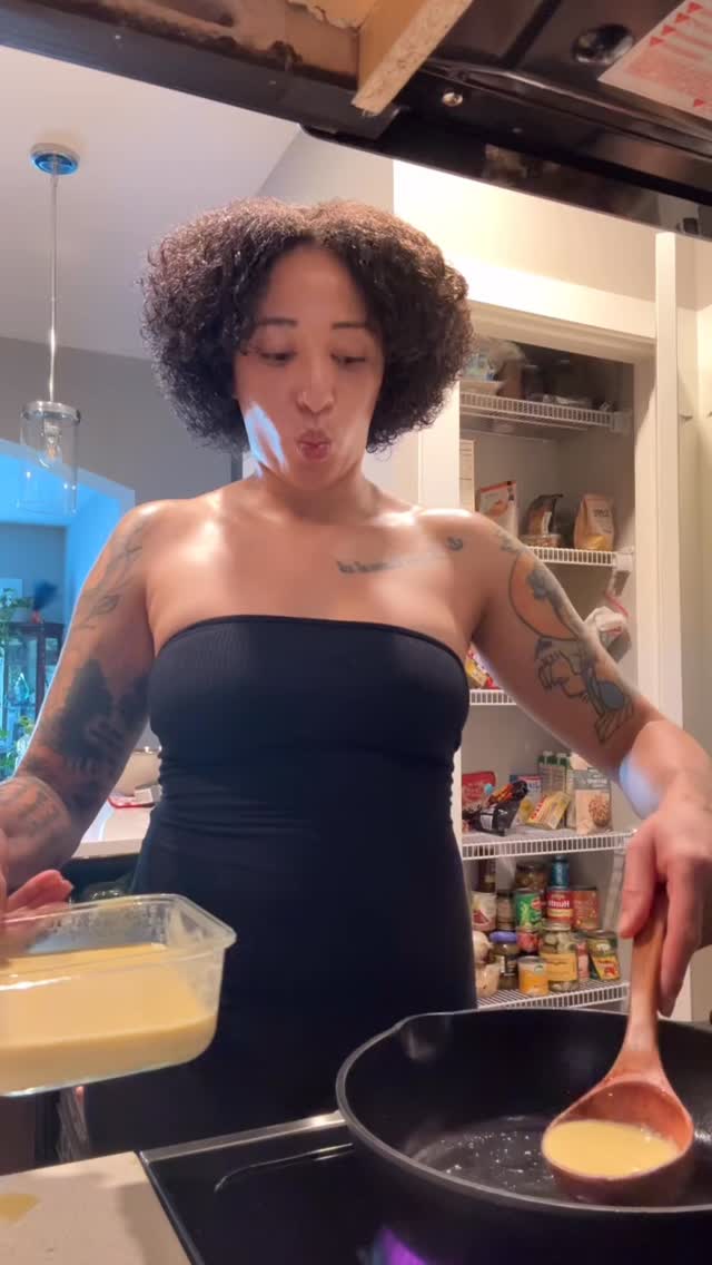 Making a little vegan friendly brunch 😭🤣… things did NOT go as planned this day! I tried to make a little wrap with the Almond Flour tortillas from @sietefoods 🙃. I think I may have cooked them a bit too long? 

I made some homemade vegan eggs and I was loving how it looked while cooking! Reminded me of JustEgg, but it definitely needs some tweaks 🧡.

I also drizzled some @cinisauce on it, but this thing was already dry as a bone 🤭😅. 

Oh well! What did y’all eat today? 🌱 Have you tried Almond Flour tortillas?

📌 Follow @thatcolevegan for more meal IDEAS 😂
.
.
.
#veganlunch #cookingfails #healthytortillas #veganmeals #tempehbacon