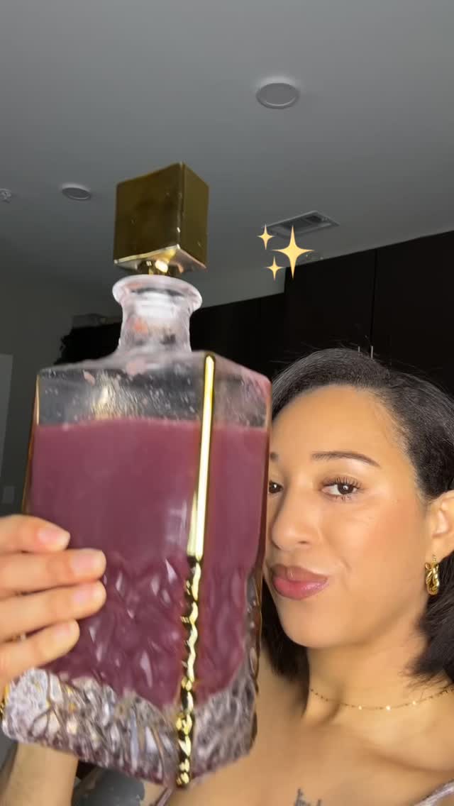 You want a cute drink? Make you some FRESH JUICE 😋✨ This beauty was made with blueberries, apples and a few other ingredients and came out so delicious!

🌱 Made in my Nama J2 Juicer - linked in bio! Use discount code CAIRA10 to save! 15 year warranty and payment plan options available. 

& These gorgeous glasses and the bottle came from… you guessed it @rossdressforless 🤣🔥

📌 Ingredients: Blueberries, Gala Apples, Lemon, Coconut Water, Romaine and Mint 💜

Be sure to follow @thatcolevegan for more juice recipes 🌱
.
.
.
#juicingrecipes #namajuicer #coldpressedjuices #juicingforhealth #juicingforhealing